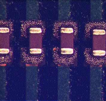 Компоненты 0201, установленные на сырую паяльную пасту, нанесенную на КП типоразмера BEG